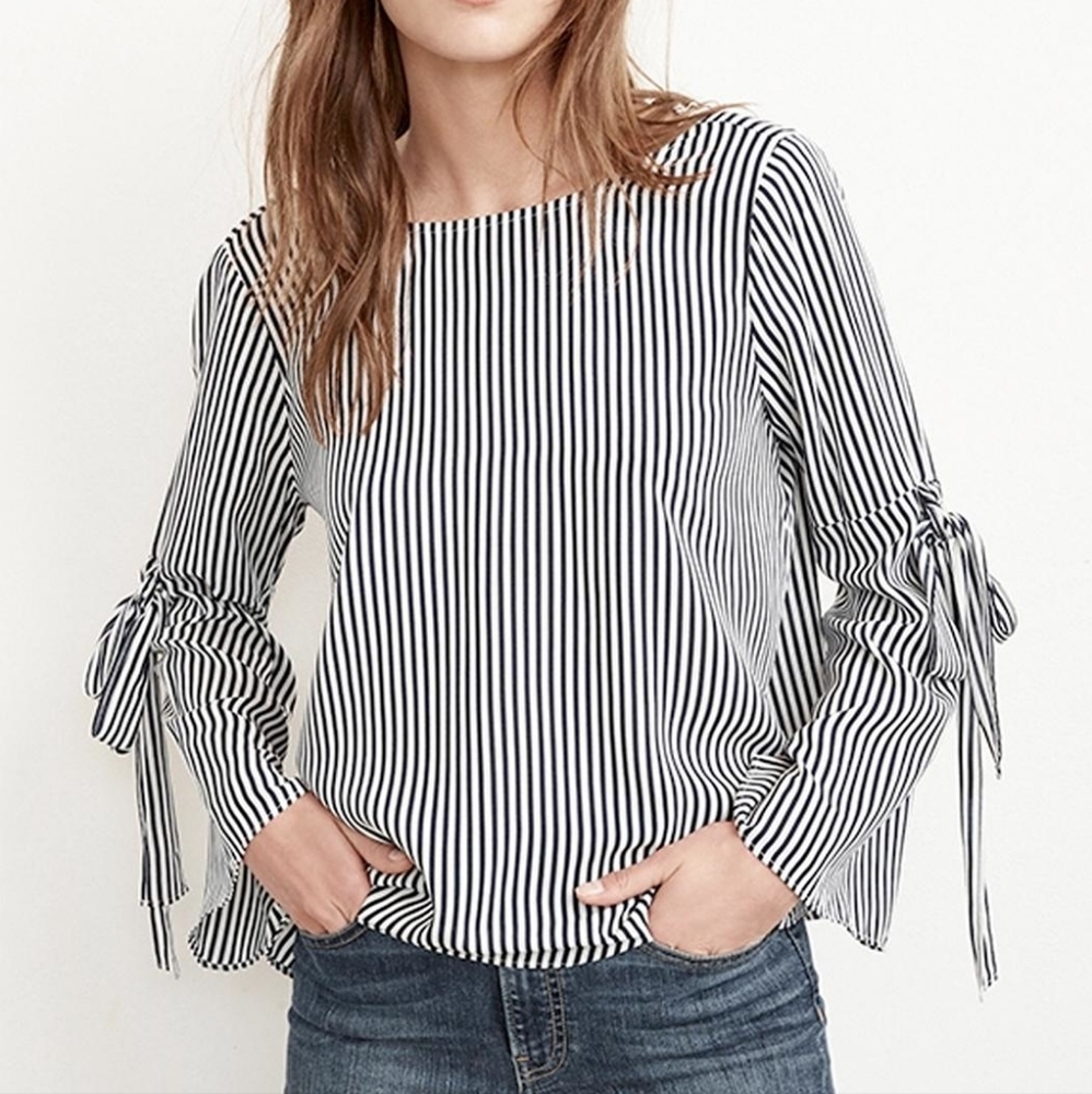 Velvet by Graham & Spencer- ADIA BELL SLEEVE TOP size XS